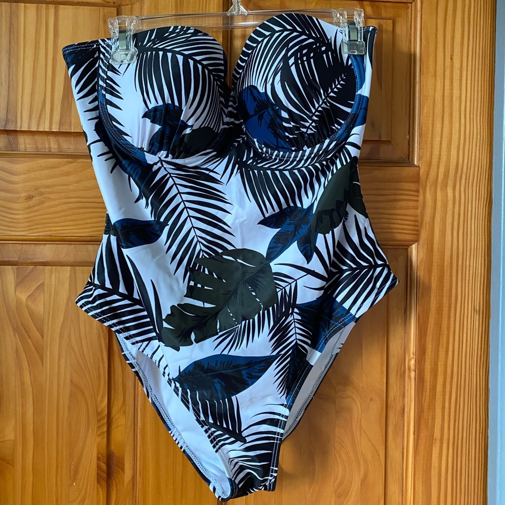 NWOT Strapless Tropical Swimsuit